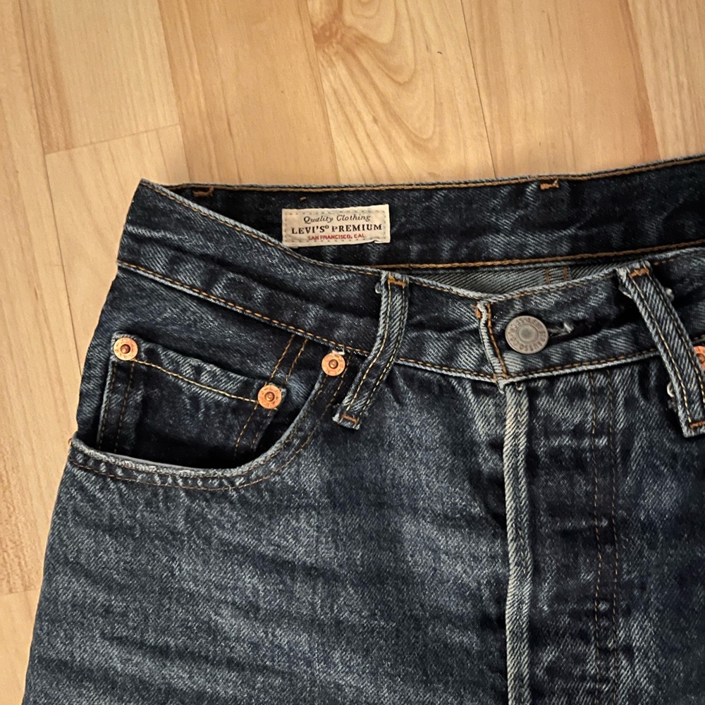 LEVIS 501 HIGHWAISTED MOM JEANS - SIZE 24 - WORN ONCE